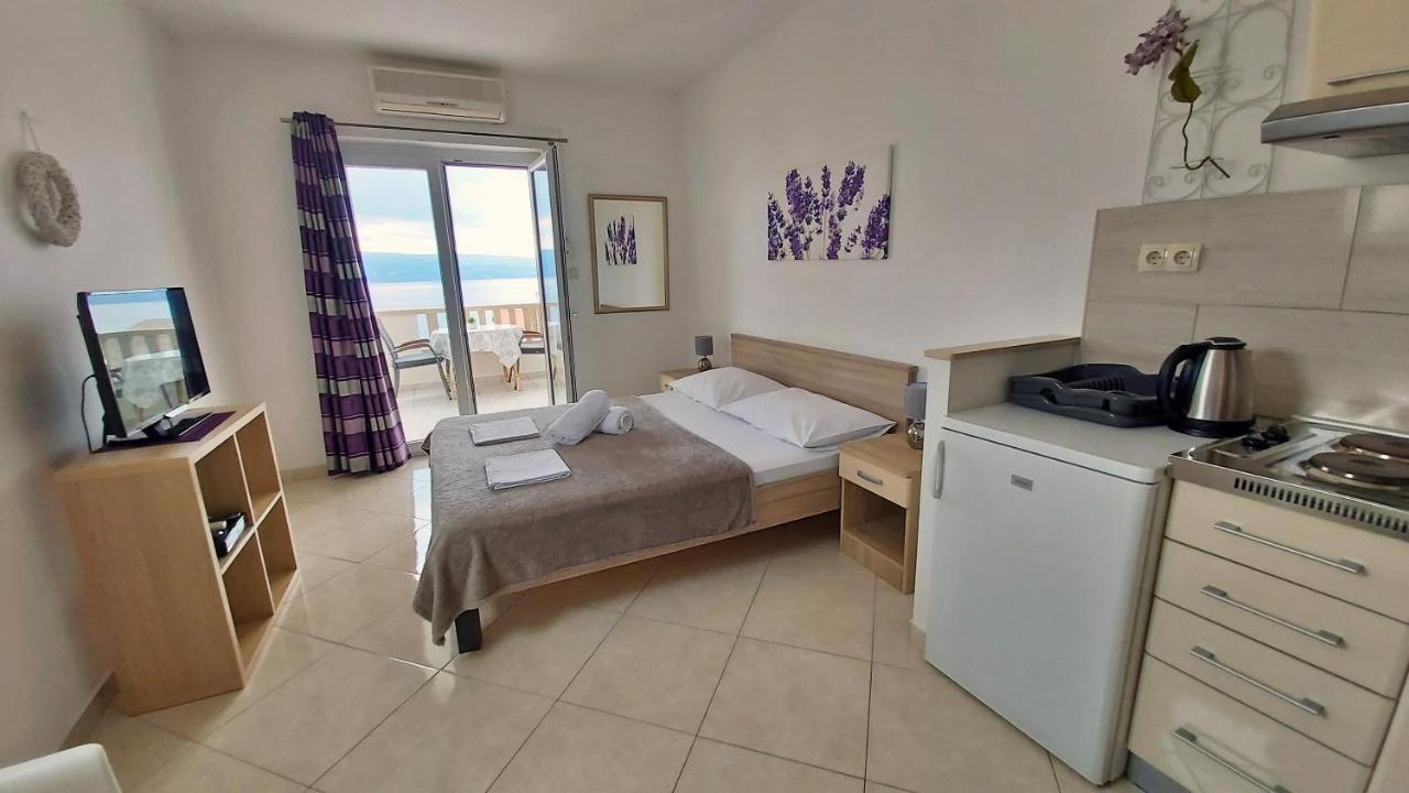 Apartments Nemira Omis Bagian luar foto