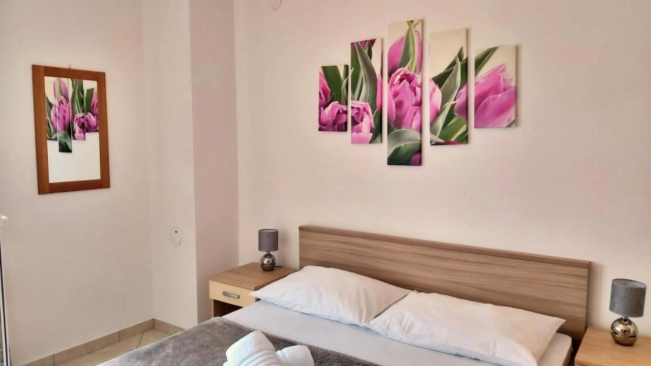 Apartments Nemira Omis Bagian luar foto