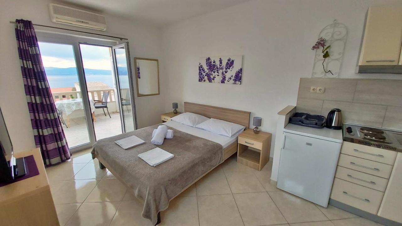 Apartments Nemira Omis Bagian luar foto