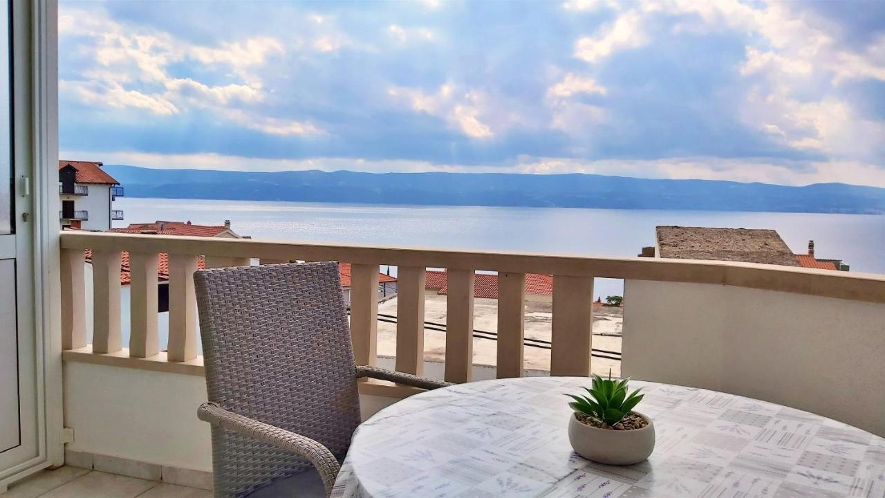 Apartments Nemira Omis Bagian luar foto