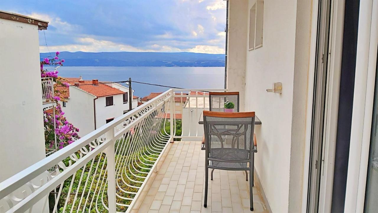 Apartments Nemira Omis Bagian luar foto