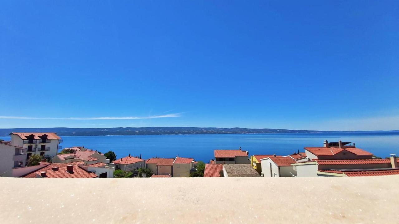 Apartments Nemira Omis Bagian luar foto