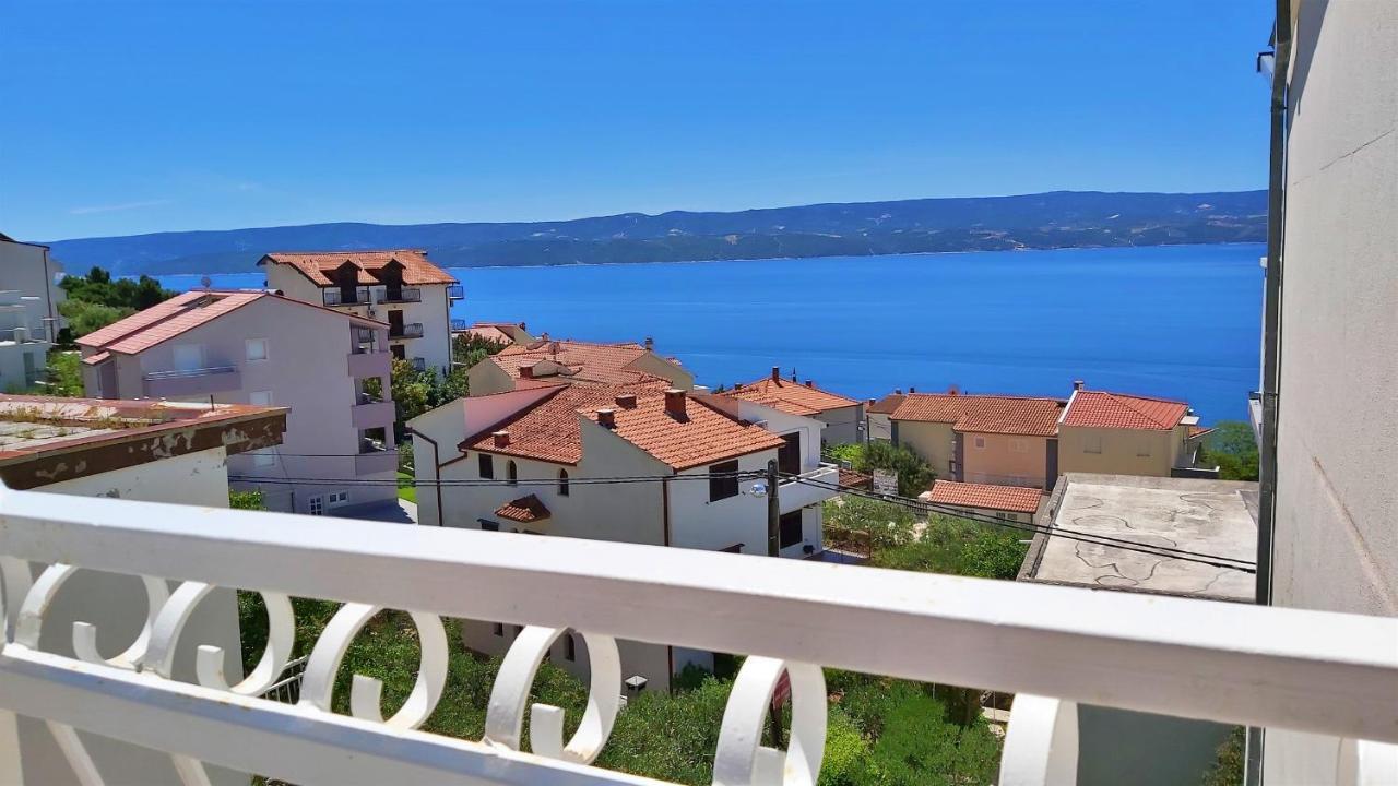 Apartments Nemira Omis Bagian luar foto