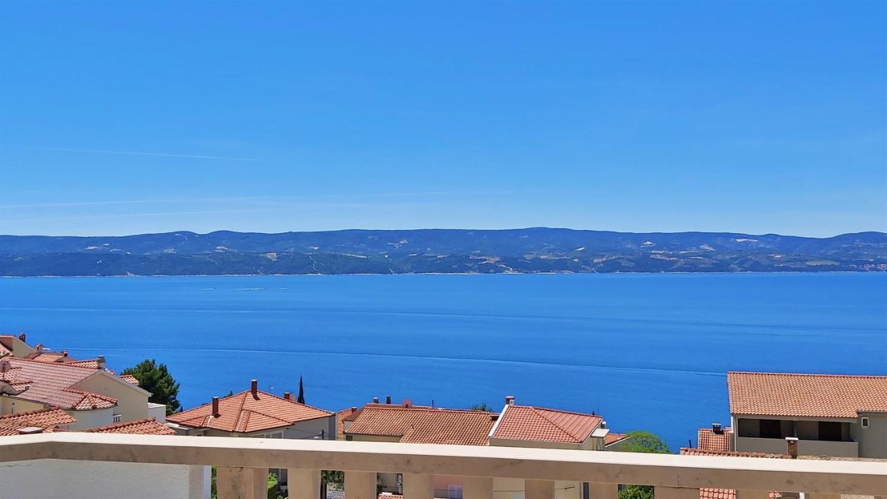 Apartments Nemira Omis Bagian luar foto