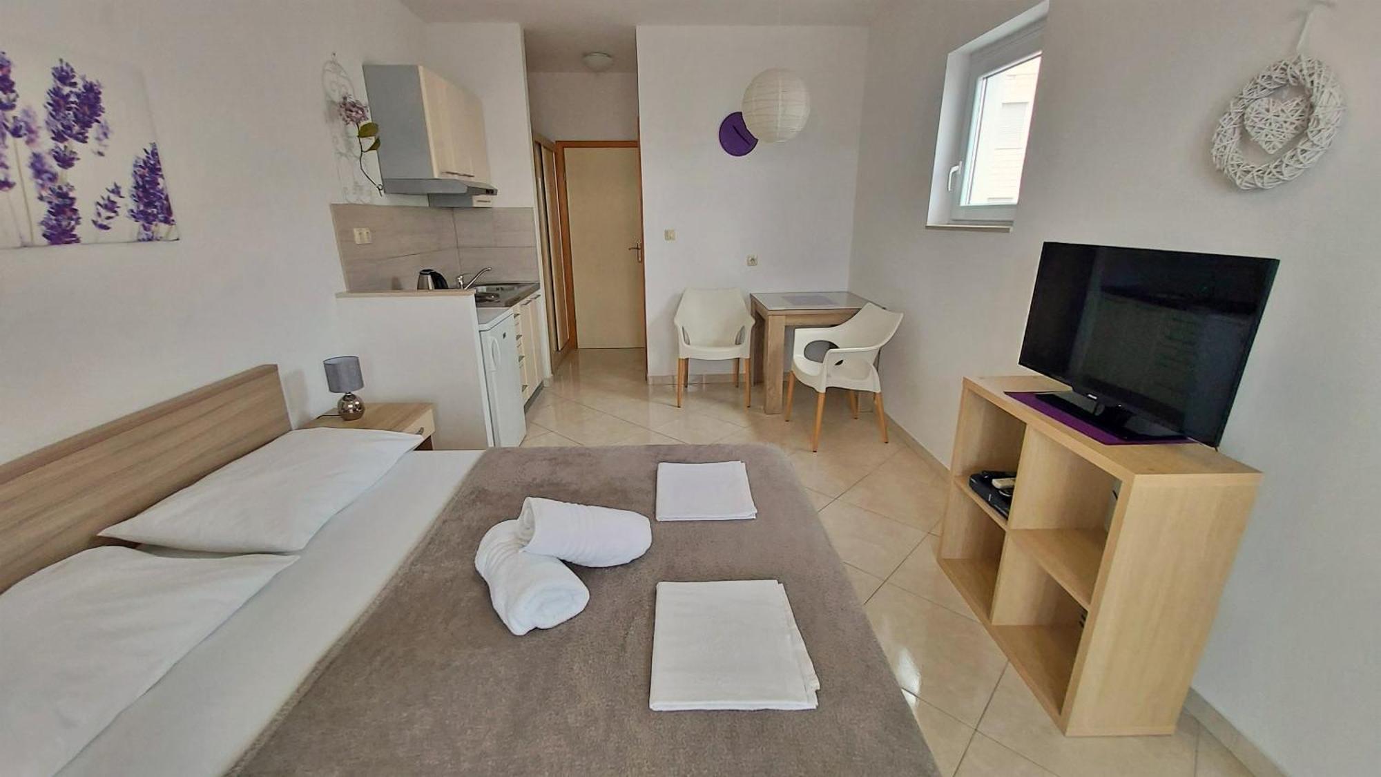 Apartments Nemira Omis Ruang foto