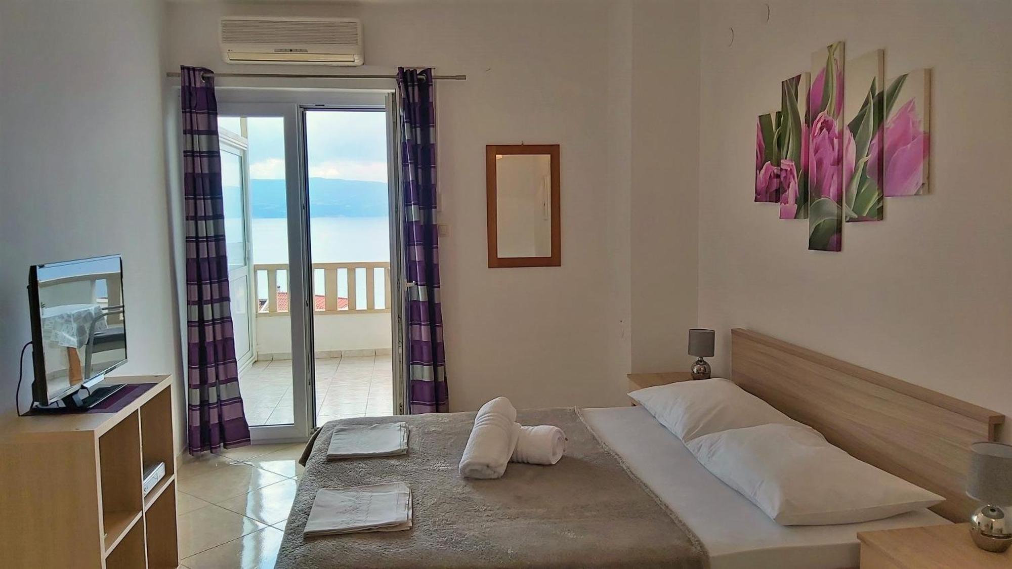 Apartments Nemira Omis Ruang foto