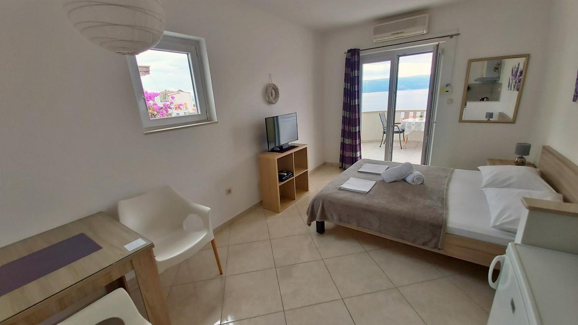 Apartments Nemira Omis Ruang foto