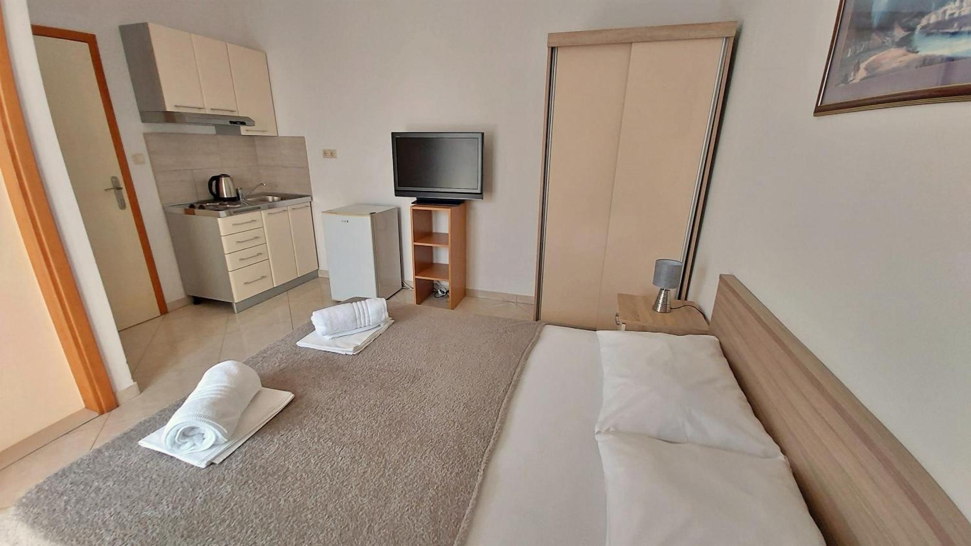 Apartments Nemira Omis Ruang foto
