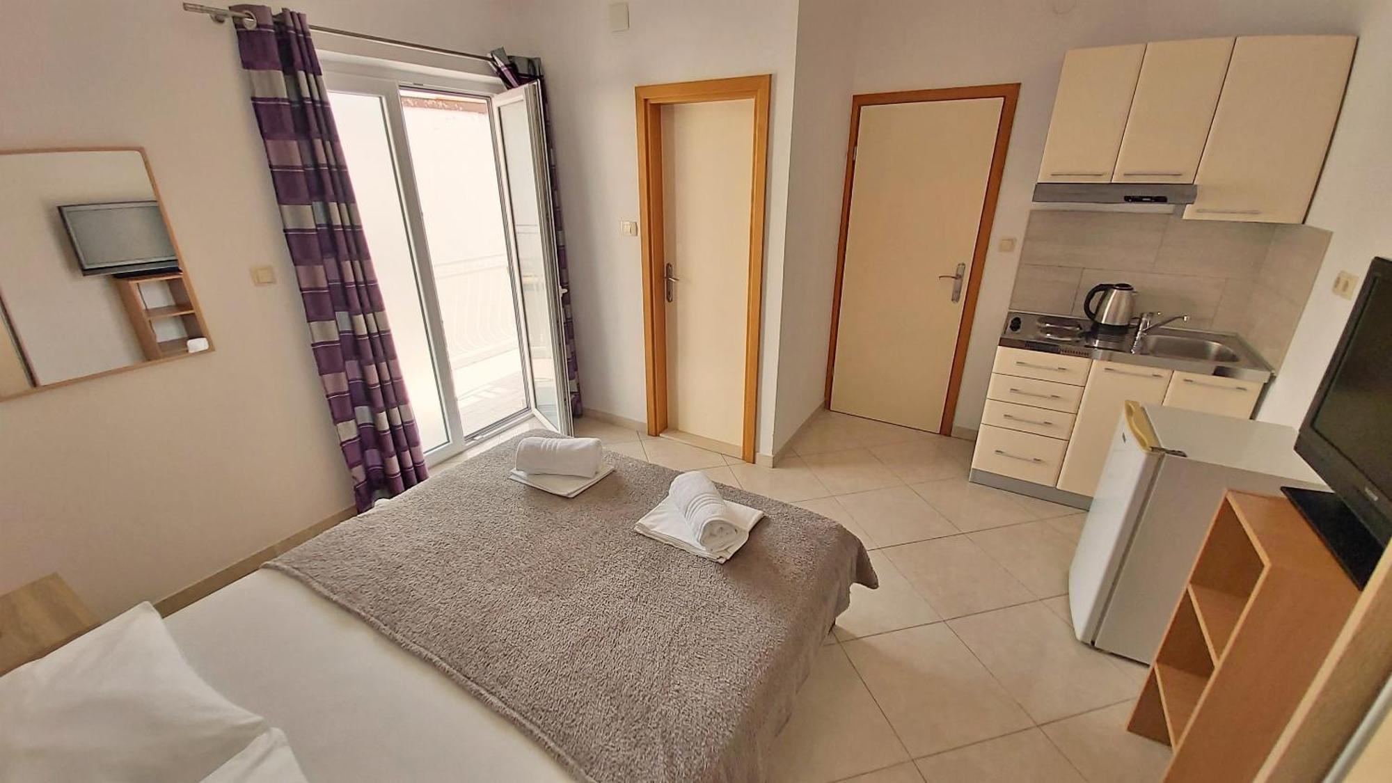 Apartments Nemira Omis Ruang foto