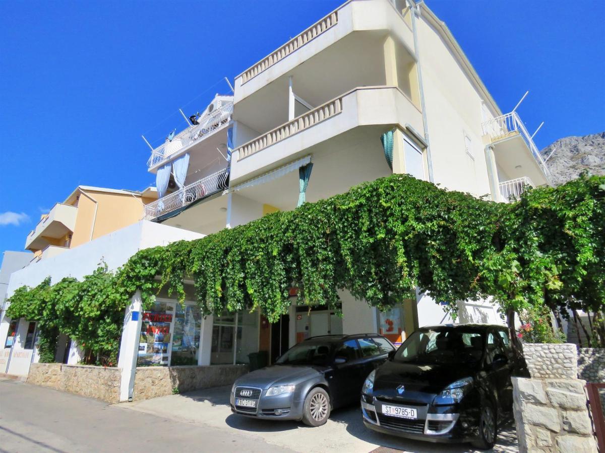 Apartments Nemira Omis Bagian luar foto